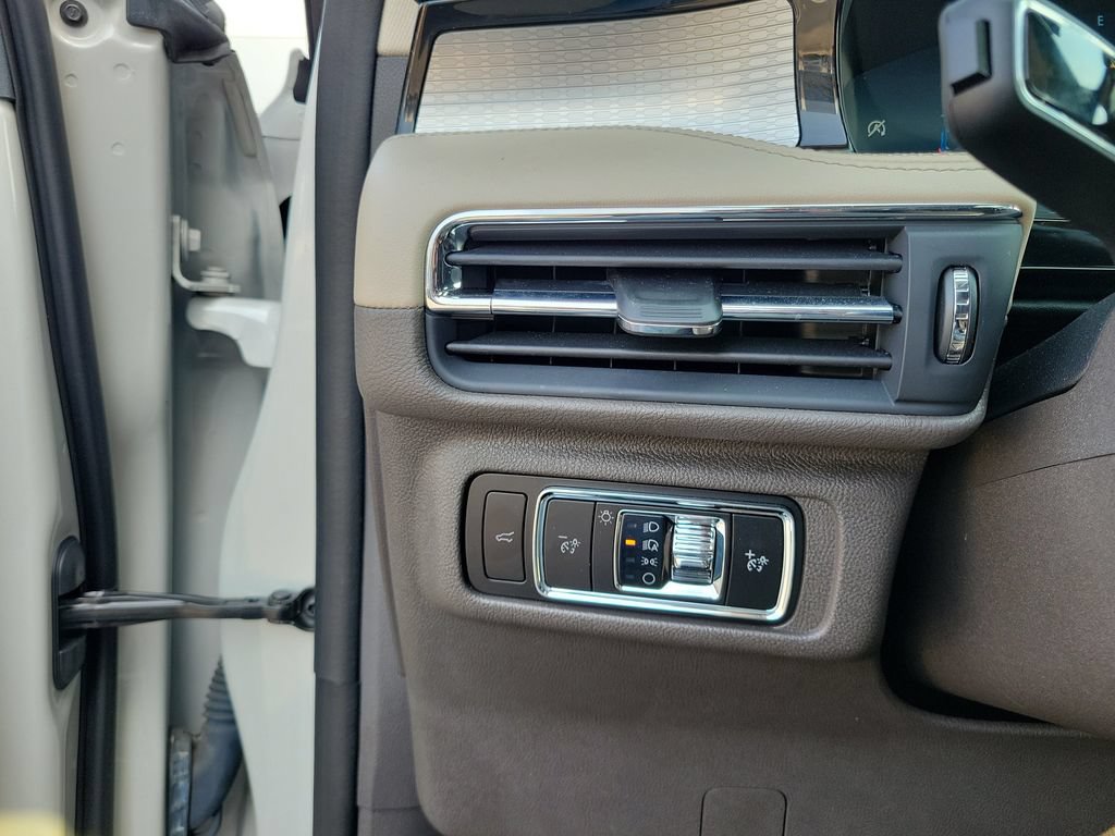 Certified 2023 Lincoln Corsair AWD w/ Equipment Group 101A image 22