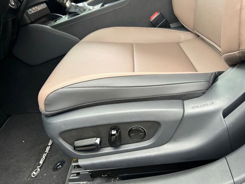 New 2025 Lexus ES 300h w/ Premium Package image 13