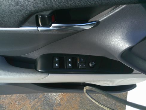 Used 2019 Toyota Camry SE image 18