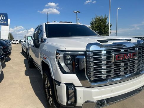 Used 2024 GMC Sierra 2500 Denali w/ Technology Package AWD/4WD image 3