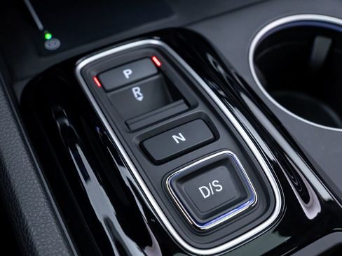 Certified 2025 Honda Pilot Touring image 28