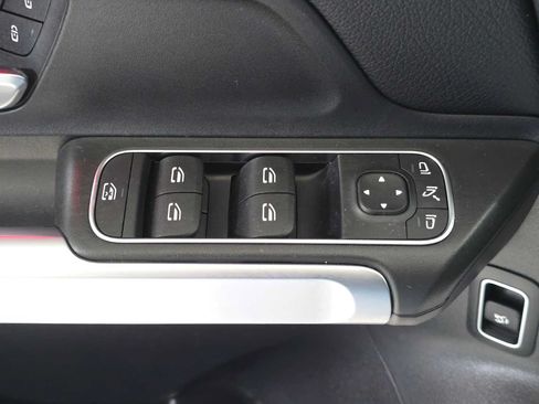 Used 2023 Mercedes-Benz GLB 250 4MATIC image 23