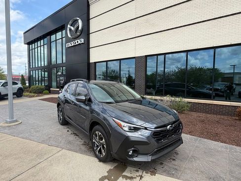 Used 2025 Subaru Crosstrek 2.0i Premium image 1