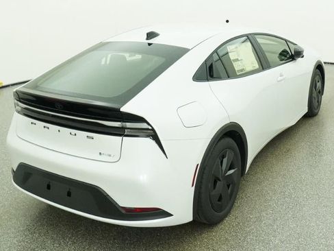 New 2026 Toyota Prius Plug-In Hybrid FWD image 8