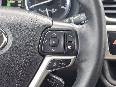 Used 2019 Toyota Highlander SE image 24