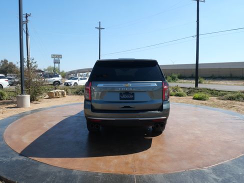 Used 2023 Chevrolet Tahoe High Country image 3