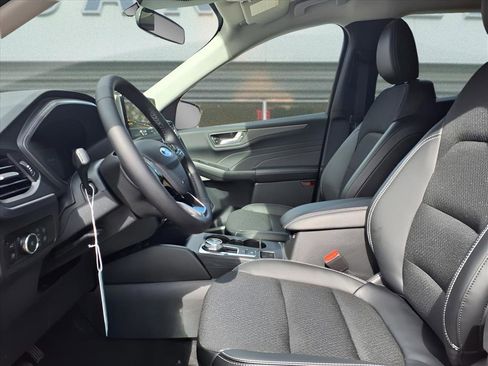 New 2025 Ford Escape SE image 9