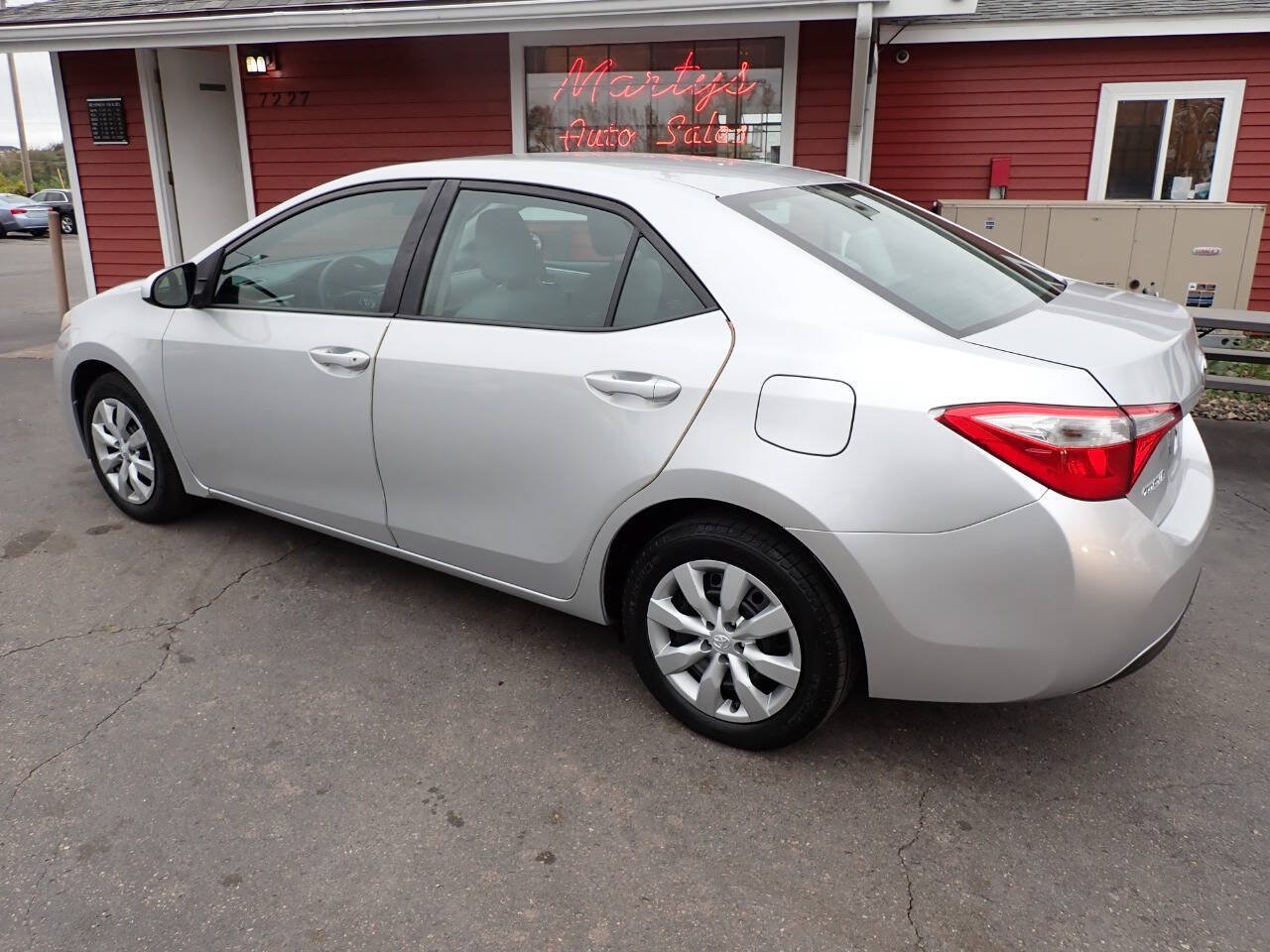 Used 2015 Toyota Corolla LE FWD image 4