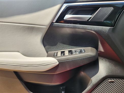 New 2025 Mitsubishi Outlander SE image 17