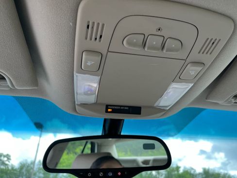 Used 2006 Cadillac DTS w/ Trunk Convenience Package FWD image 16