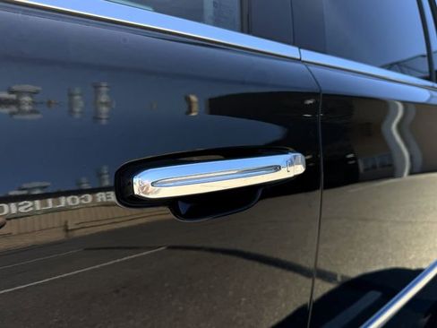 Used 2015 Cadillac Escalade ESV Premium AWD/4WD image 11