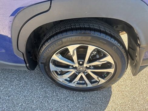 Used 2024 Toyota Corolla Cross XLE image 12