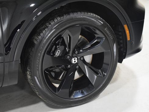 Certified 2023 Bentley Bentayga image 7