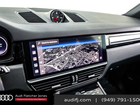 Used 2022 Porsche Cayenne Platinum Edition image 20