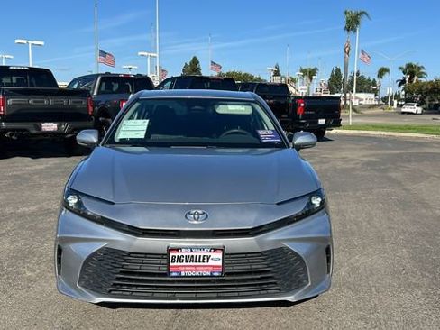 Used 2025 Toyota Camry LE image 9