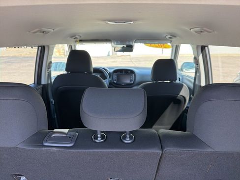 Used 2025 Kia Soul LX w/ LX Technology Package FWD image 41