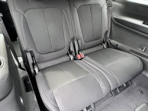 Used 2025 Jeep Grand Cherokee L Laredo RWD image 16