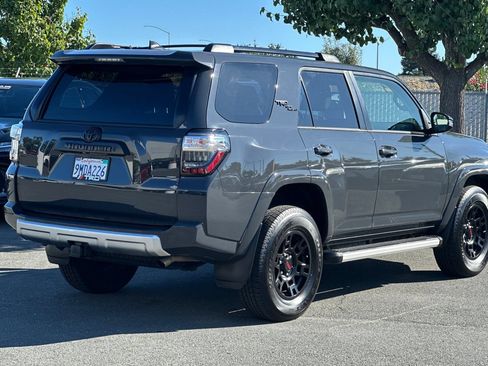 Used 2024 Toyota 4Runner TRD Off-Road Premium w/ Moonroof Package AWD/4WD image 4
