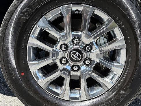 Used 2024 Toyota Tacoma Limited w/ Limited Package (LT) AWD/4WD image 8