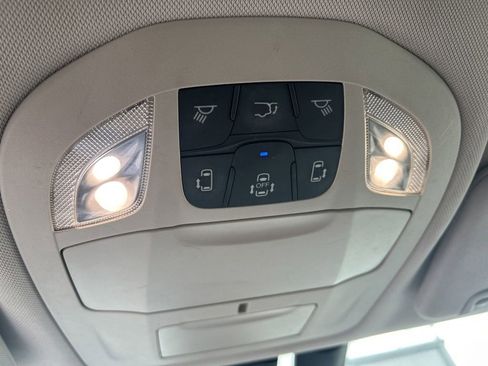 Used 2018 Chrysler Pacifica Touring-L Plus FWD image 20