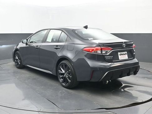 Used 2025 Toyota Corolla SE image 3