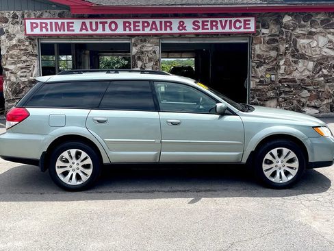 Used 2009 Subaru Outback 2.5i Limited AWD/4WD image 8