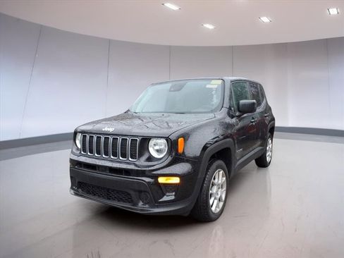 Used 2023 Jeep Renegade Latitude image 2