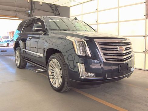 Used 2019 Cadillac Escalade Platinum image 3