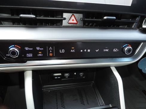 Used 2024 Kia Sportage EX image 24