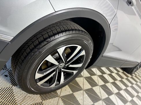 Used 2024 Volkswagen Tiguan S image 30