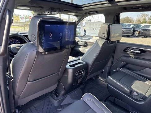 New 2026 Chevrolet Suburban Premier RWD image 36