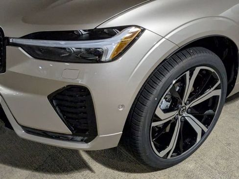 New 2025 Volvo XC60 B5 Ultra w/ Protection Package Premier AWD/4WD image 9