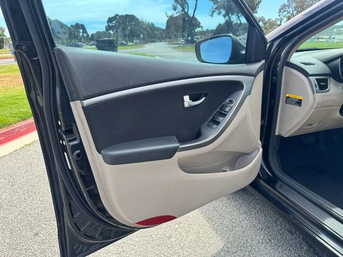 Used 2013 Hyundai Elantra GT FWD image 12