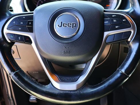 Used 2020 Jeep Grand Cherokee Laredo w/ 18" Wheel & 8.4" Radio Group AWD/4WD image 57