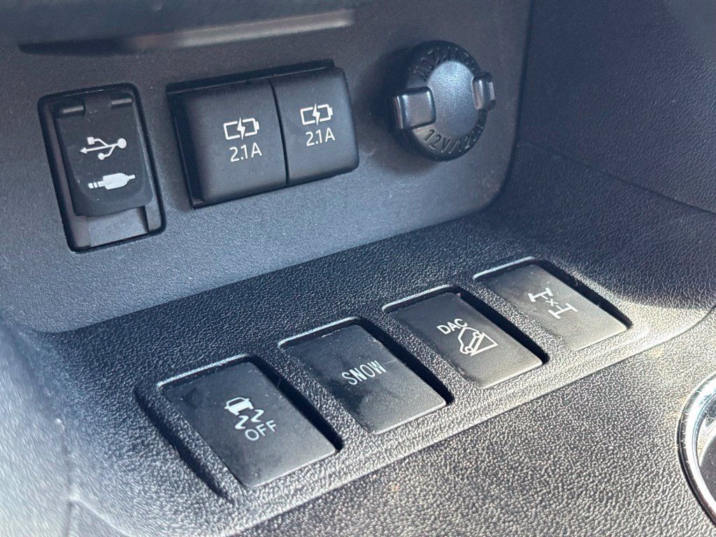 Used 2018 Toyota Highlander Limited Platinum AWD/4WD image 31