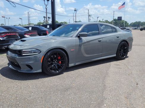 Used 2019 Dodge Charger Scat Pack w/ Dynamics Package RWD image 11