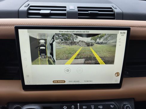 Used 2023 Land Rover Defender 110 image 17