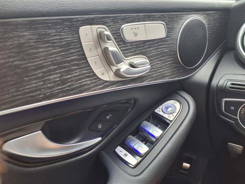 Used 2022 Mercedes-Benz GLC 300 4MATIC image 21