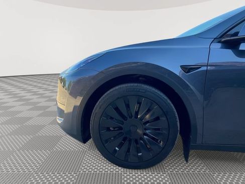 Used 2023 Tesla Model Y Long Range AWD/4WD image 40