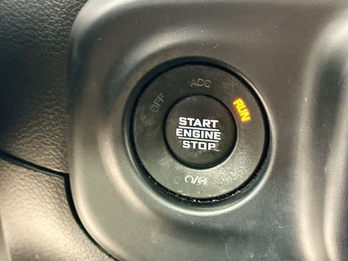 Used 2023 Jeep Gladiator Sport AWD/4WD image 16