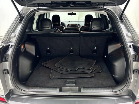Certified 2019 Jeep Cherokee Latitude Plus AWD/4WD image 9