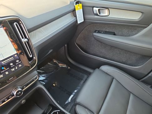 New 2026 Volvo XC40 B5 Plus w/ Protection Package Premier image 19