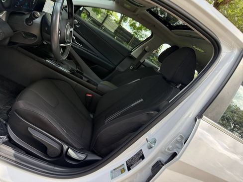 Used 2025 Hyundai Elantra SEL FWD image 25