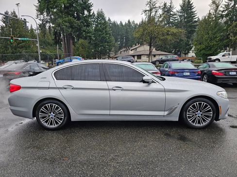 Used 2019 BMW 530e xDrive w/ Premium Package image 4