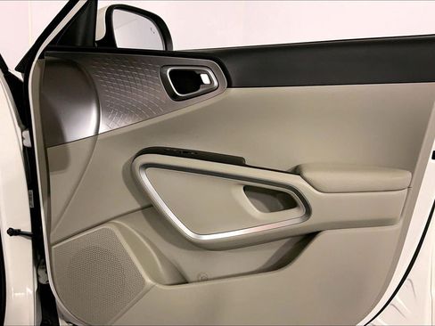 Certified 2025 Kia Soul LX w/ LX Technology Package FWD image 25