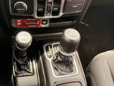 Used 2023 Jeep Wrangler Unlimited Rubicon 4xe AWD/4WD image 26