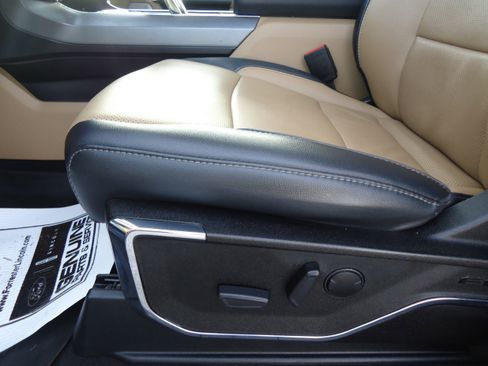 Used 2023 Ford F150 Lariat w/ Trailer Tow Package image 27