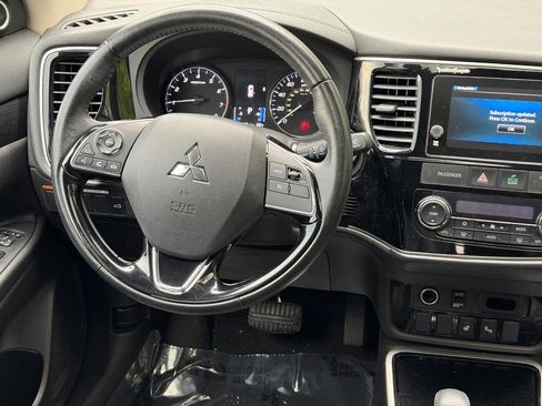 Used 2018 Mitsubishi Outlander LE FWD image 12
