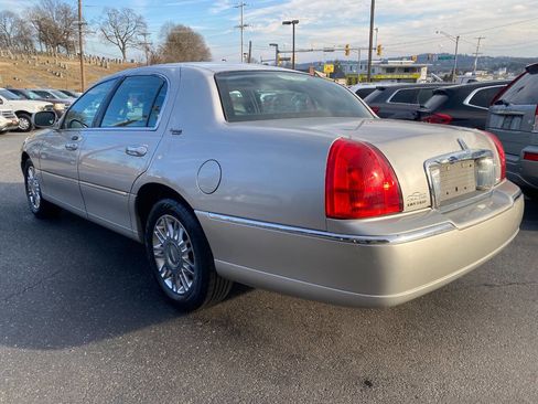 Used 2008 Lincoln Town Car Signature Limited image 5