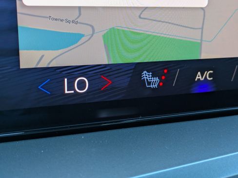 New 2025 Chevrolet Traverse LT w/ Enhanced Driving Package image 14